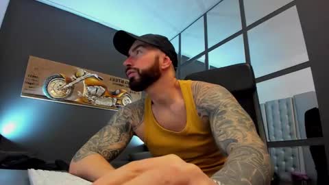 Snapshot of arongrant chatting on 01.21.25 AronGrant online show from 01.21.25