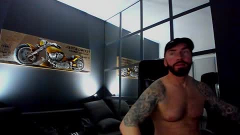 Snapshot of arongrant chatting on 01.23.25 AronGrant online show from 01.23.25