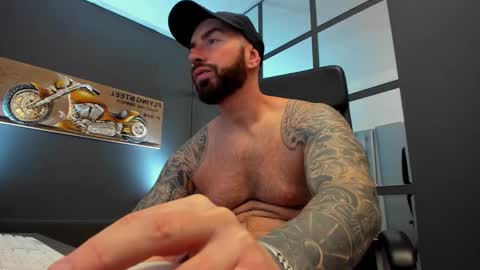 Snapshot of arongrant chatting on 01.24.25 AronGrant online show from 01.24.25