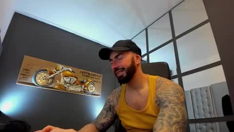 Snapshot of arongrant chatting on 01.25.25 AronGrant online show from 01.25.25