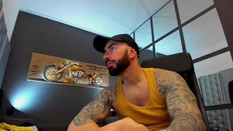 Snapshot of arongrant chatting on 01.26.25 AronGrant online show from 01.26.25