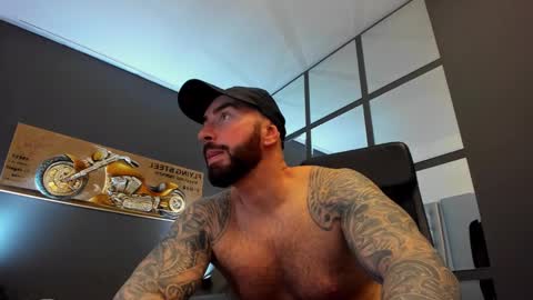 Snapshot of arongrant chatting on 01.29.25 AronGrant online show from 01.29.25