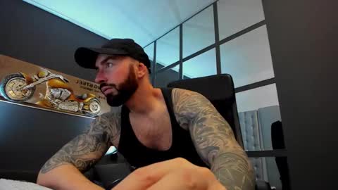 Snapshot of arongrant chatting on 01.30.25 AronGrant online show from 01.30.25