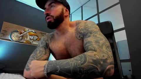 Snapshot of arongrant chatting on 01.31.25 AronGrant online show from 01.31.25