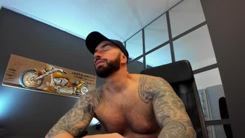 Snapshot of arongrant chatting on 02.02.25 AronGrant online show from 02.02.25