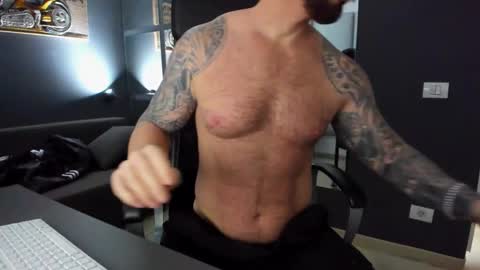 Snapshot of arongrant chatting on 02.02.25 AronGrant online show from 02.02.25