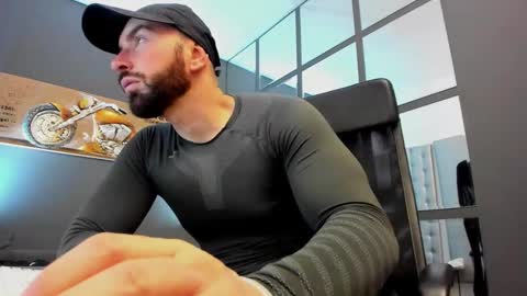 Snapshot of arongrant chatting on 02.03.25 AronGrant online show from 02.03.25