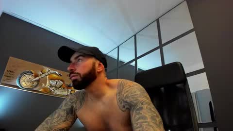 Snapshot of arongrant chatting on 02.04.25 AronGrant online show from 02.04.25