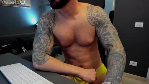 Snapshot of arongrant chatting on 02.08.25 AronGrant online show from 02.08.25