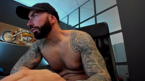 Snapshot of arongrant chatting on 02.13.25 AronGrant online show from 02.13.25