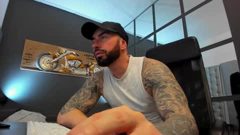 Snapshot of arongrant chatting on 02.17.25 AronGrant online show from 02.17.25