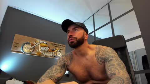 Snapshot of arongrant chatting on 02.18.25 AronGrant online show from 02.18.25