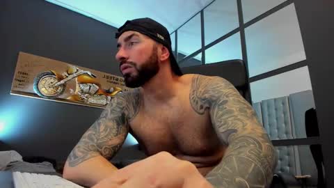 Snapshot of arongrant chatting on 02.19.25 AronGrant online show from 02.19.25