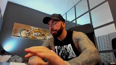 Snapshot of arongrant chatting on 02.24.25 AronGrant online show from 02.24.25