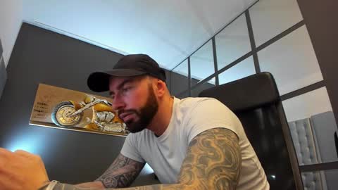 Snapshot of arongrant chatting on 02.26.25 AronGrant online show from 02.26.25