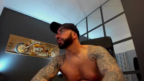 Snapshot of arongrant chatting on 02.28.25 AronGrant online show from 02.28.25