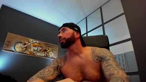 Snapshot of arongrant chatting on 03.04.25 AronGrant online show from 03.04.25