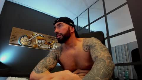 Snapshot of arongrant chatting on 03.07.25 AronGrant online show from 03.07.25