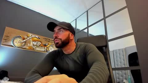 Snapshot of arongrant chatting on 03.10.25 AronGrant online show from 03.10.25