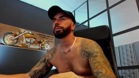 Snapshot of arongrant chatting on 09.10.25 AronGrant online show from 09.10.25