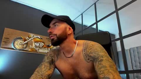 Snapshot of arongrant chatting on 09.11.25 AronGrant online show from 09.11.25