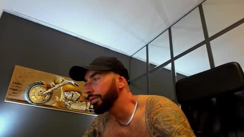 Snapshot of arongrant chatting on 09.12.25 AronGrant online show from 09.12.25