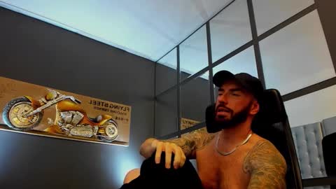 Snapshot of arongrant chatting on 09.14.25 AronGrant online show from 09.14.25