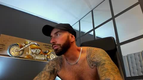 Snapshot of arongrant chatting on 09.15.25 AronGrant online show from 09.15.25