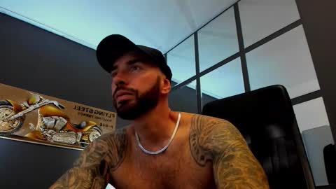 Snapshot of arongrant chatting on 09.16.25 AronGrant online show from 09.16.25