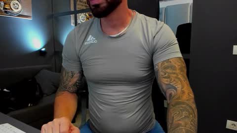 Snapshot of arongrant chatting on 09.17.25 AronGrant online show from 09.17.25