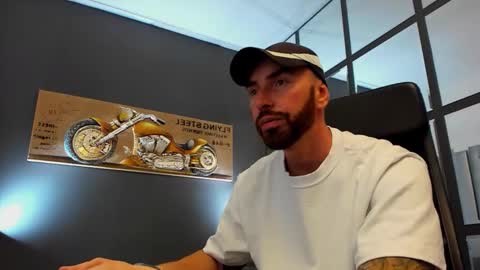 Snapshot of arongrant chatting on 09.22.25 AronGrant online show from 09.22.25