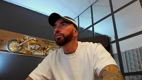 Snapshot of arongrant chatting on 09.23.25 AronGrant online show from 09.23.25