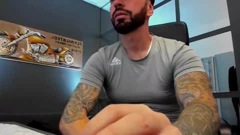 Snapshot of arongrant chatting on 09.30.25 AronGrant online show from 09.30.25