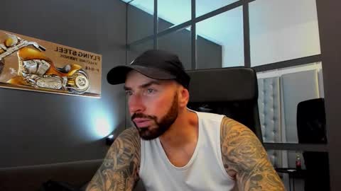 Snapshot of arongrant chatting on 10.06.25 AronGrant online show from 10.06.25