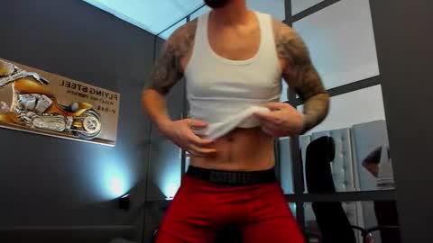 Snapshot of arongrant chatting on 10.09.25 AronGrant online show from 10.09.25