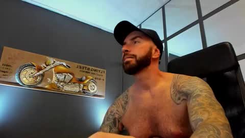 Snapshot of arongrant chatting on 10.13.25 AronGrant online show from 10.13.25