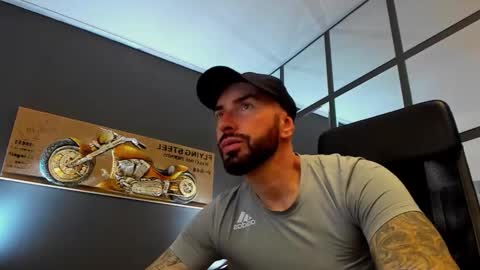 Snapshot of arongrant chatting on 10.23.25 AronGrant online show from 10.23.25