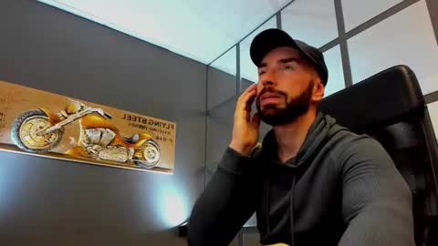 Snapshot of arongrant chatting on 11.24.25 AronGrant online show from 11.24.25