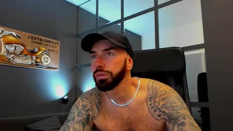 Snapshot of arongrant chatting on 12.02.25 AronGrant online show from 12.02.25