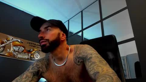 Snapshot of arongrant chatting on 12.03.25 AronGrant online show from 12.03.25