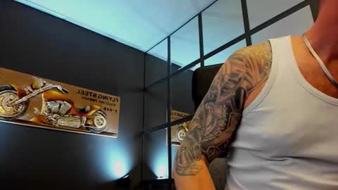 Snapshot of arongrant chatting on 12.05.25 AronGrant online show from 12.05.25