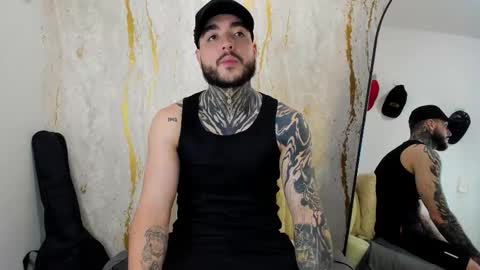 Snapshot of aronwade chatting on 10.28.25 Aron online show from 10.28.25