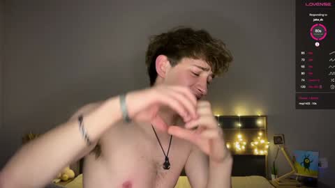 Snapshot of aronyou_win chatting on 01.06.25 Aron and Phil solo online show from 01.06.25