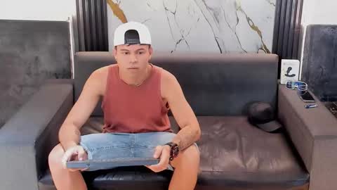 Aroon   online show from 05.17.26