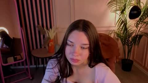 Snapshot of arri_kris chatting on 11.28.25 Ariela online show from 11.28.25