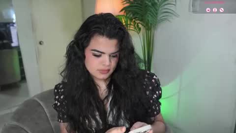 Chloe  online show from 10.12.25