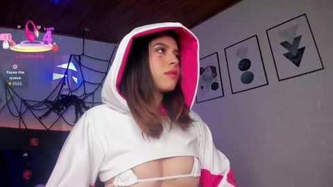 Snapshot of artemis_nyx chatting on 10.26.25 artemis_nyx online show from 10.26.25