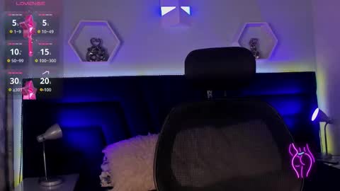 Snapshot of artemis_nyx chatting on 11.25.25 artemis_nyx online show from 11.25.25