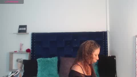 Snapshot of artemiza_love_ chatting on 02.20.25 artemiza online show from 02.20.25
