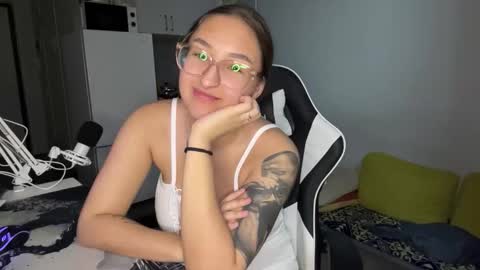 Mia  online show from 02.20.26